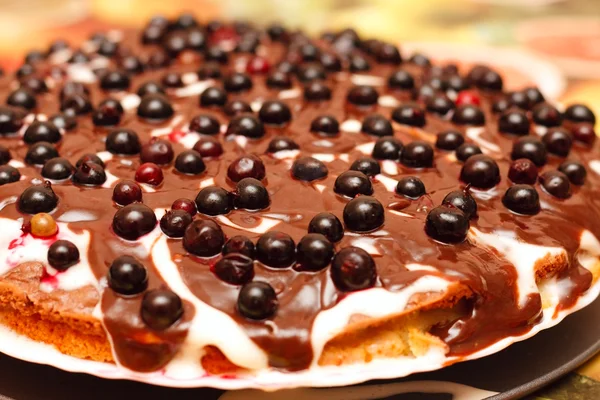 Çilek ile Çikolatalı pasta — Stok fotoğraf