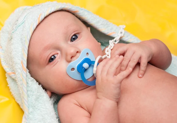Baby with soother (baby 's dummy ) — стоковое фото