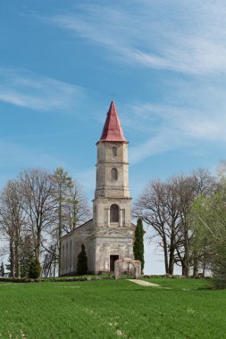 Kırsaldaki kilise.