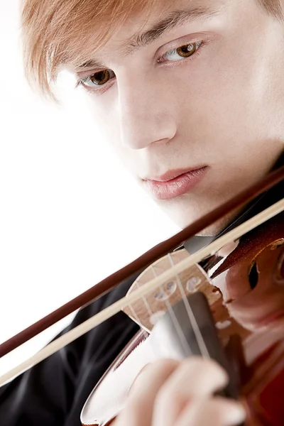 一个年轻的小提琴手的肖像 — 图库照片