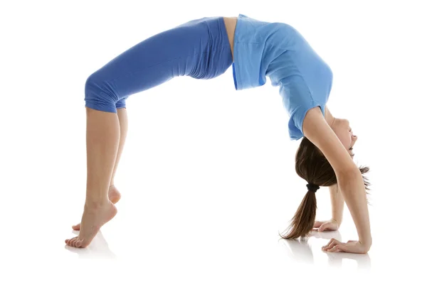 Изображение девушки, практикующей йогу — стоковое фото