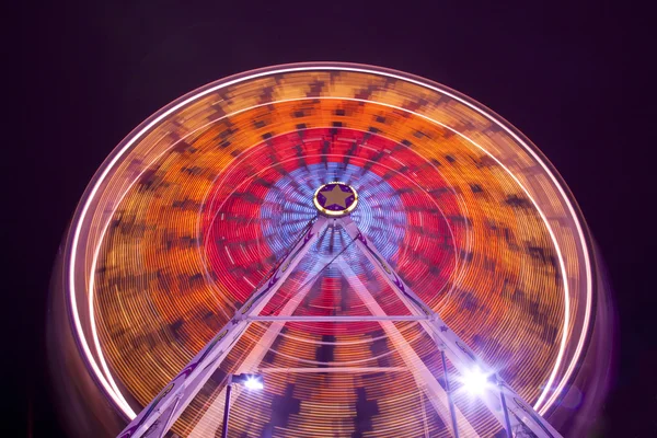 Pariserhjul på carnival midway — Stockfoto