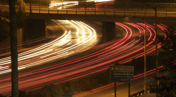 在晚上的州际 5 高速公路 — 图库照片