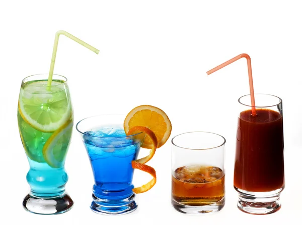 Set mit verschiedenen Cocktails auf weißem Hintergrund — Stockfoto