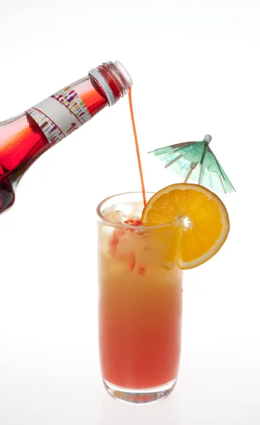 Tequila Sunrise koktejl izolované na bílém pozadí — Stock fotografie