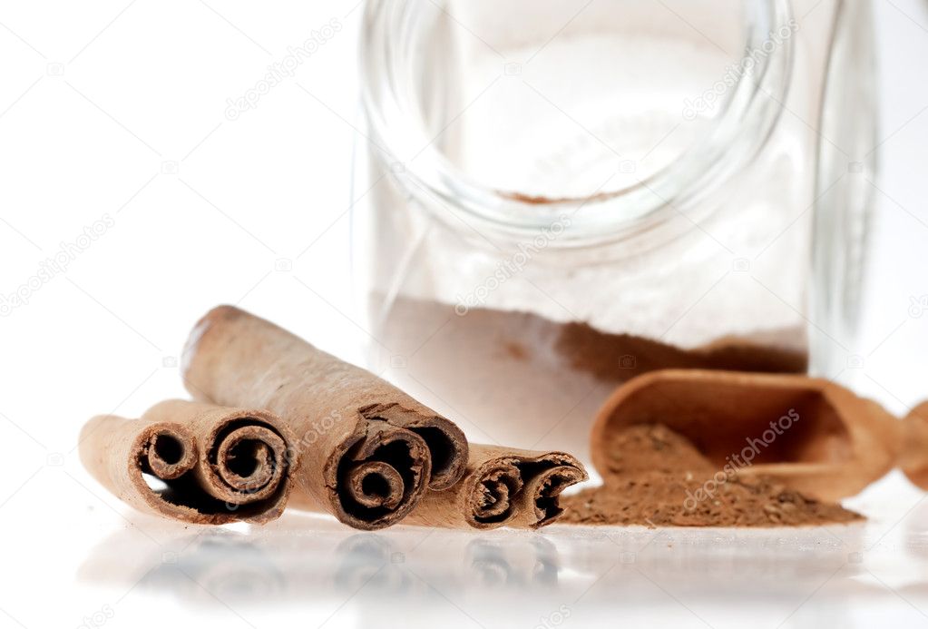 Cinnamon - three sticks and powder