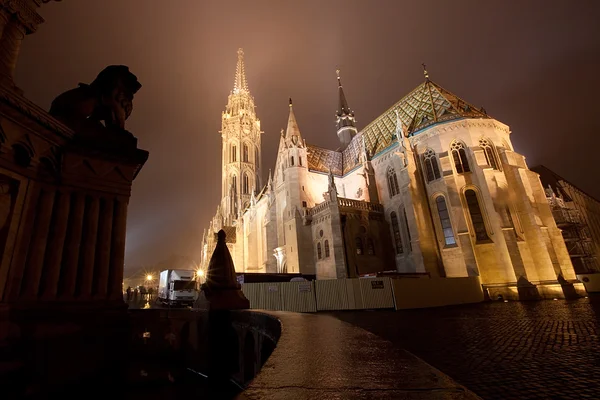 Budapešť Matyášův kostel v noci — Stock fotografie
