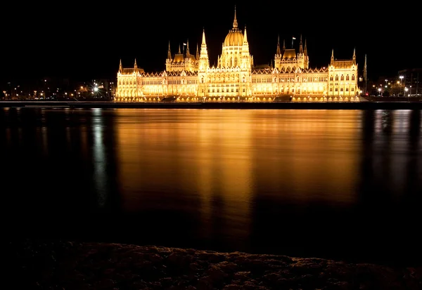 Parlamento húngaro à noite, Budapeste — Fotografia de Stock