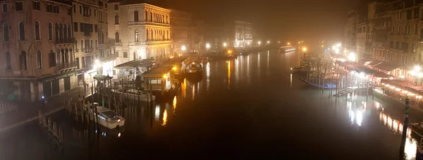Gran Canal en una noche de niebla —  Fotos de Stock