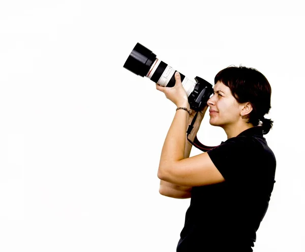 Молодая женщина фотографирует над белым — стоковое фото