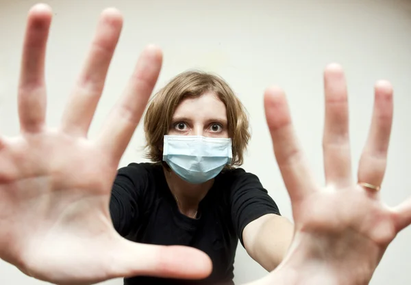 Vrouw met medisch masker — Stockfoto