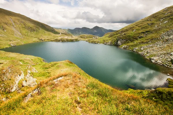 Landscape from Capra Lake in Romania and Fagaras mountains in the summer — Stock Photo, Image