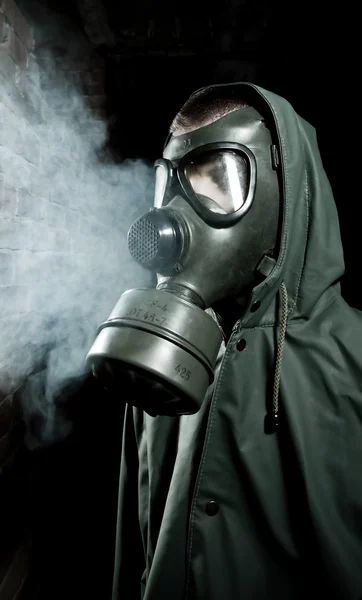 Man wearing gas mask — Stock Photo, Image