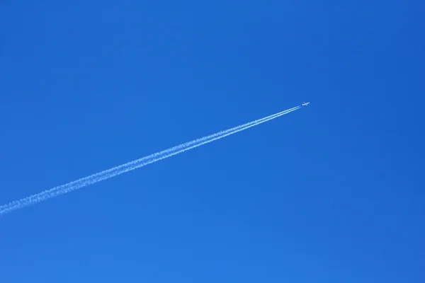 Flying plane — Stock Photo, Image