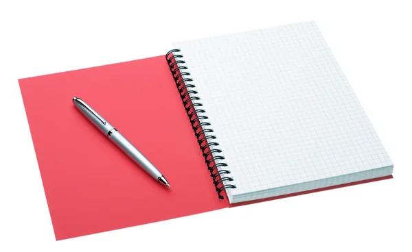 銀のペンと白で隔離される赤い表紙のノート — ストック写真