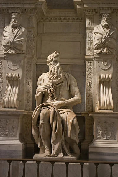 ミケランジェロのモーゼ - サン ピエトロ イン ヴィンコリ、ローマ、イタリア — ストック写真