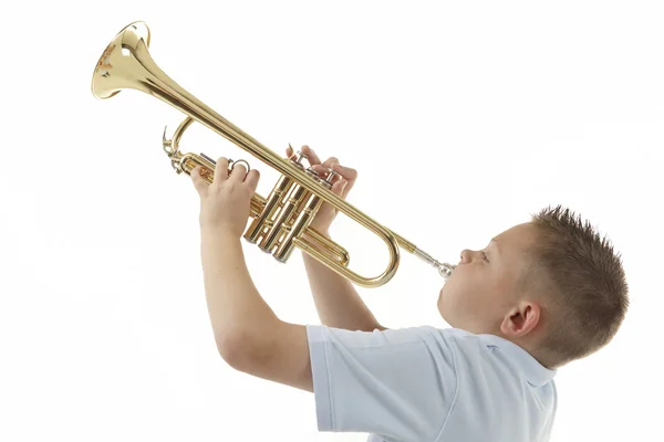 少年遊ぶトランペット — ストック写真