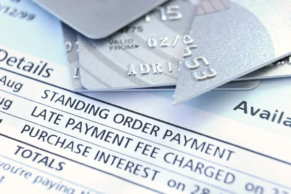 Kredi kartı kesmek — Stok fotoğraf