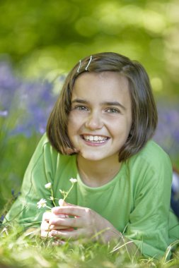 çocuk ve bluebells