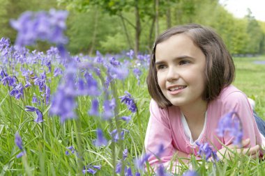 çocuk ve bluebells