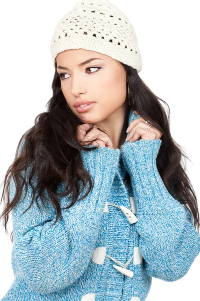 Portréja egy fiatal, Fekete hajú nő egy kék gyapjú pulóver — Stock Fotó