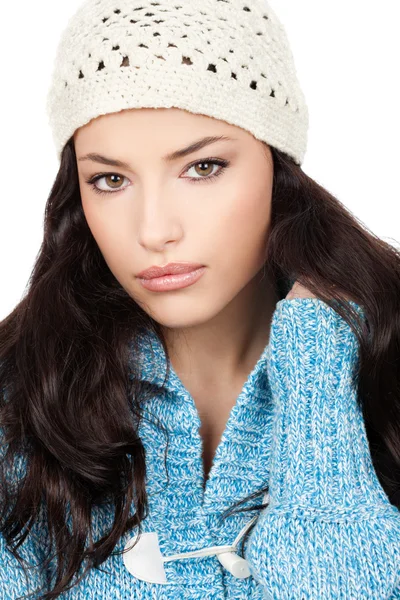 Žena s bílým čepečkem a modrý vlněný svetr — Stock fotografie