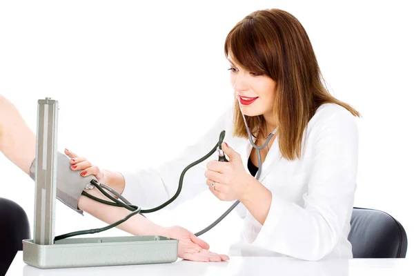 Medición de la presión arterial del paciente Fotos De Stock Sin Royalties Gratis
