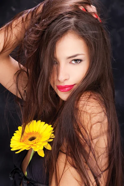 Long hair and yellow daisy — Stock Photo, Image