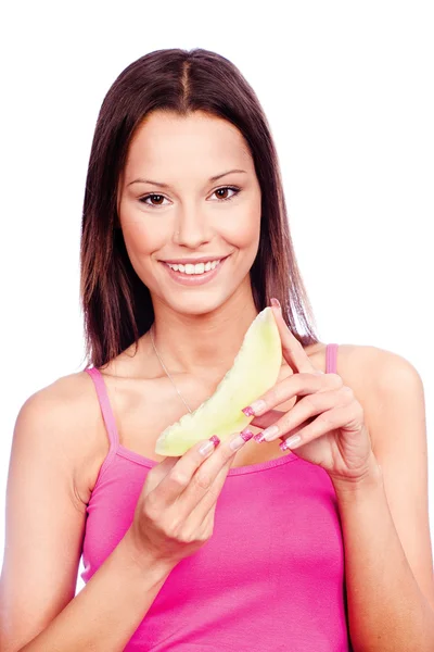 Femme tenant une tranche de melon jaune — Photo