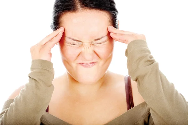 Mollige vrouw hoofdpijn hebben — Stockfoto