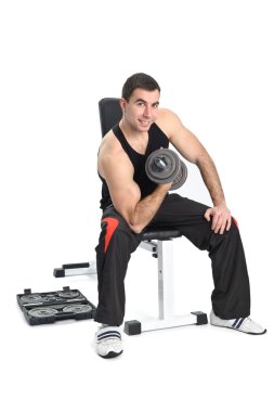 genç adam dumbbell ile poz