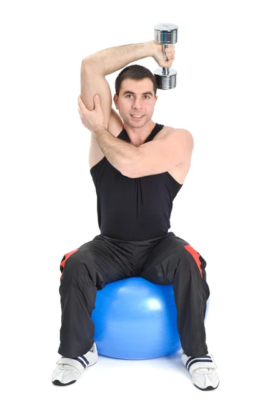 Fitnes 球上的坐着的哑铃一只手臂肱三头肌扩展阶段 — 图库照片
