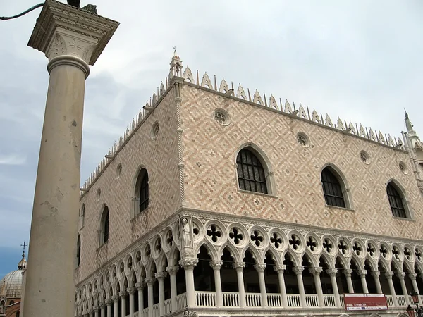 Detail aus dem venezianischen Palast — Stockfoto