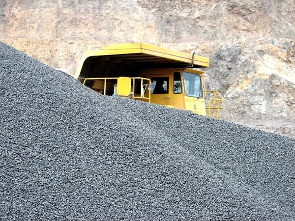 Truck in the open pit — Stock Photo, Image