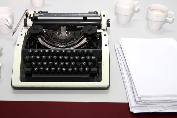 Schrijfmachine en koffie — Stockfoto