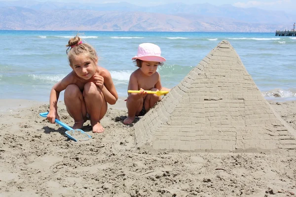 Piramide di sabbia — Foto Stock