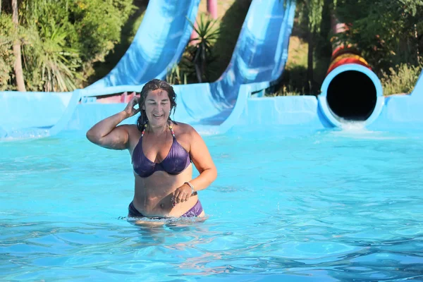 Woman in water park — Stock Photo, Image