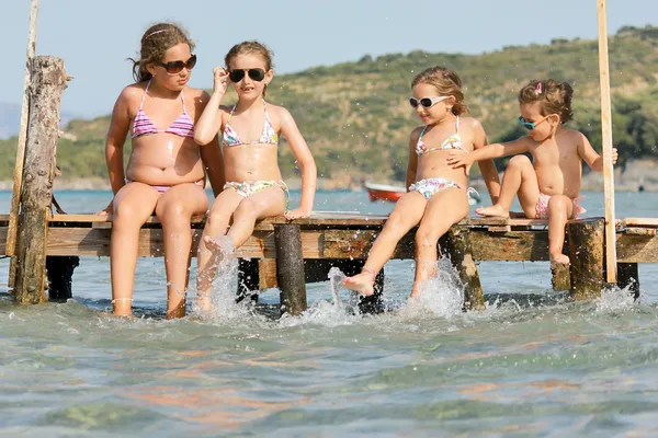 Dziewczynki na morzu — Zdjęcie stockowe