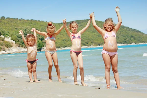 Meninas na praia — Fotografia de Stock