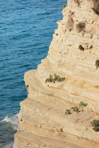 Deniz kumlu kaya — Stok fotoğraf