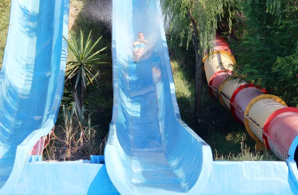 Homem no parque aquático — Fotografia de Stock