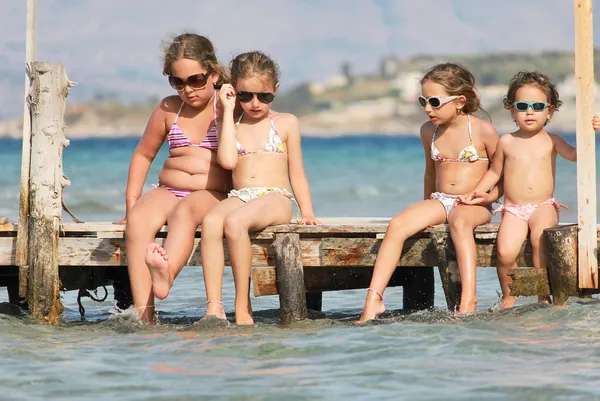 Kinderen op de pier — Stockfoto