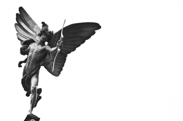 A Eros le encanta la estatua en Piccadilly Circus. Londres, Reino Unido. Aislado en — Foto de Stock