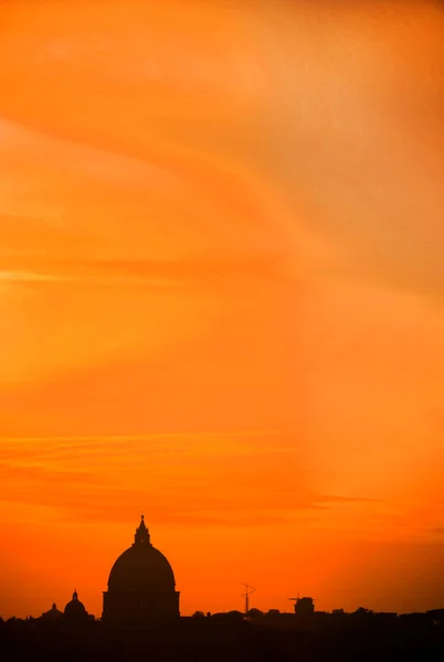 Saint Peters Square and cathedral during sunset, Rome — Stock Photo, Image