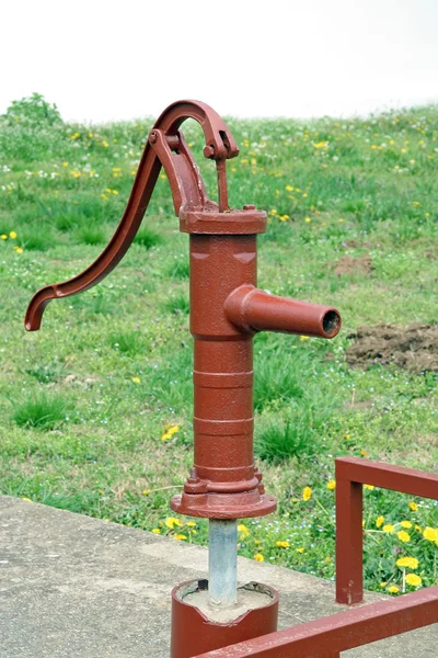Ročník vodní čerpadlo — Stock fotografie
