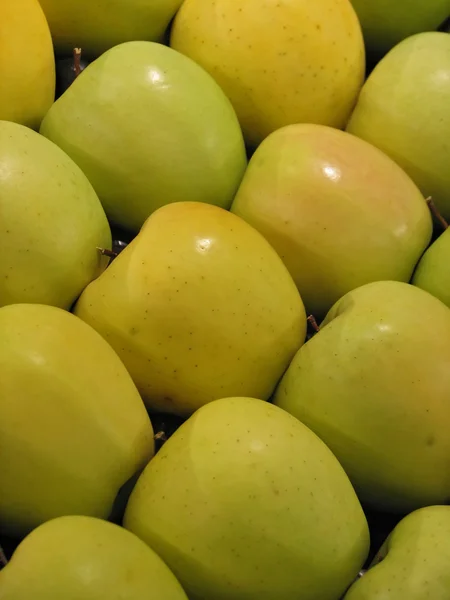 Желтые яблоки — стоковое фото