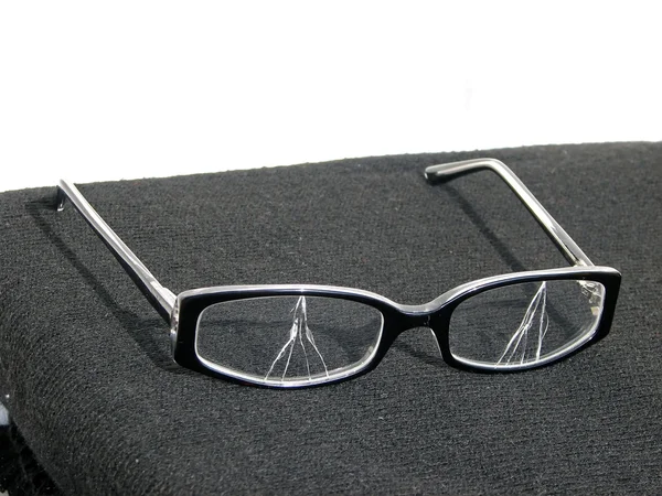 Óculos partidos — Fotografia de Stock