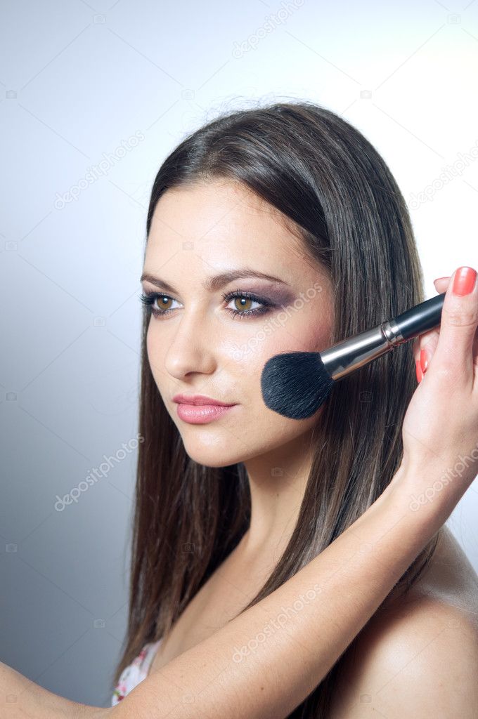 Hand applying make up