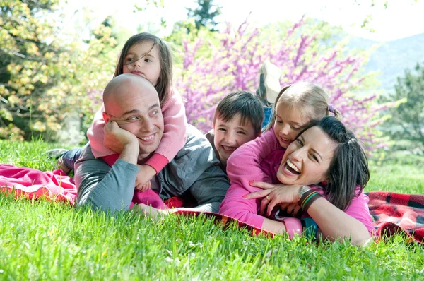 ครอบครัวที่มีความสุข ภาพถ่ายสต็อกที่ปลอดค่าลิขสิทธิ์