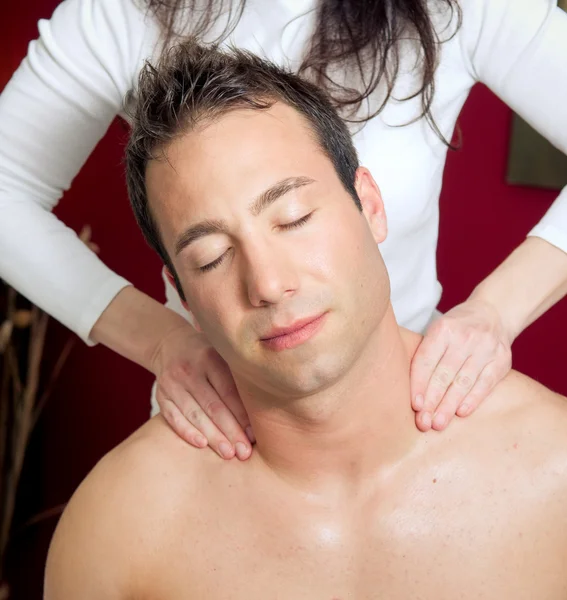 Schouder massage — Stockfoto